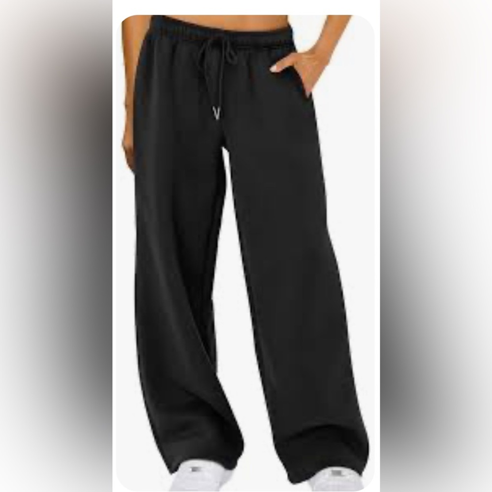 Good American Stylish Black Wide-Leg sweat Pants